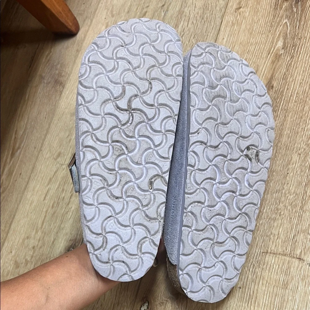 Birkenstock Light Gray Suede Clogs sz 38 light purple color. With fur. Pre-owned - Picture 5 of 6